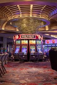 Dealer live casino melayani pemain secara interaktif dari studio xera88